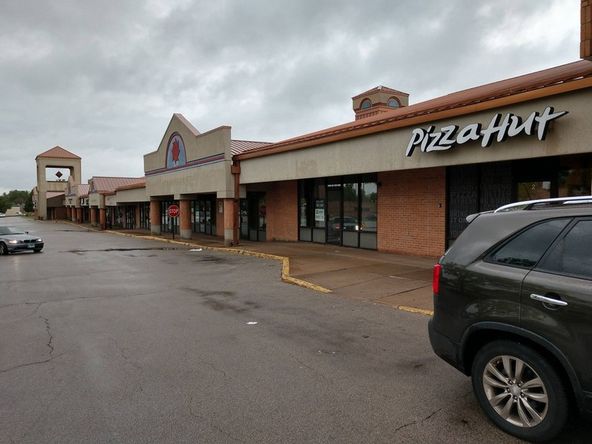 STERLING BAZAAR: 3311 N Sterling Ave, Peoria, IL 61604